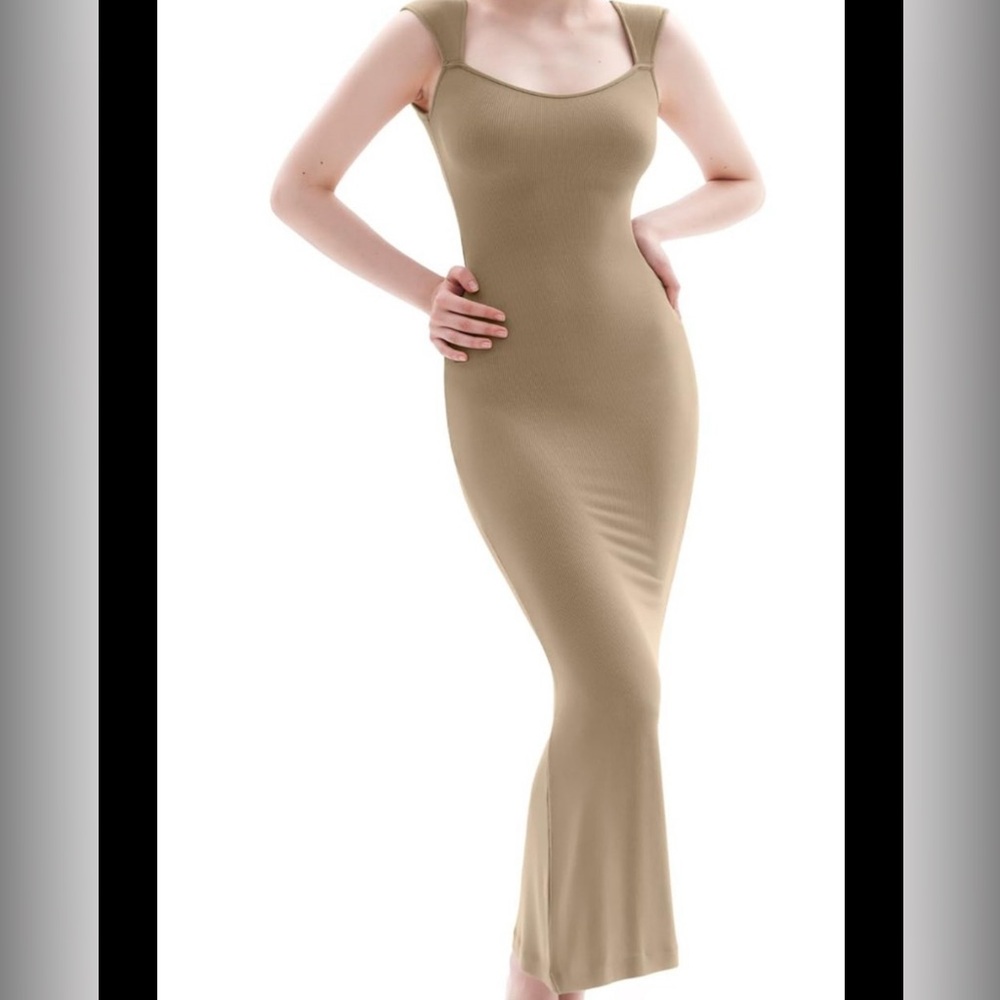 Chic Sleeveless Tan Maxi Dress